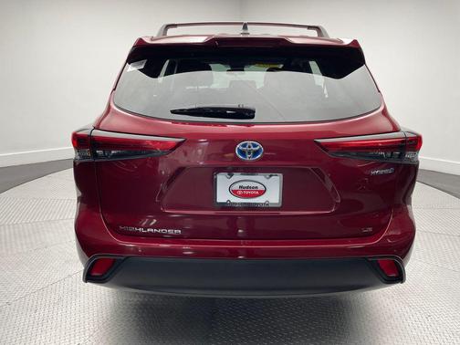 2022 Toyota Highlander Hybrid LE