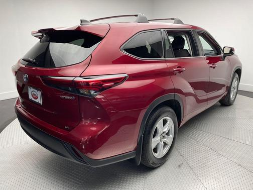 2022 Toyota Highlander Hybrid LE
