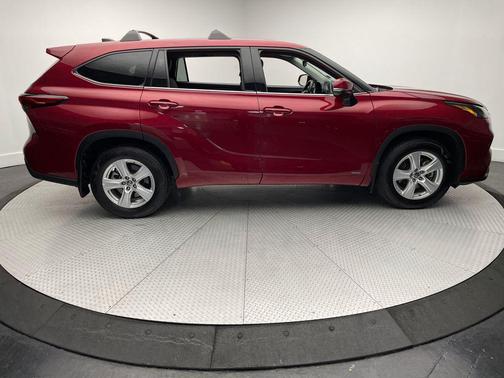 2022 Toyota Highlander Hybrid LE