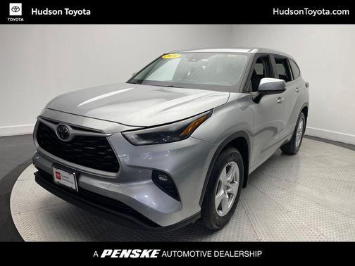 Celestial Silver Metallic 2024 Toyota Highlander LE