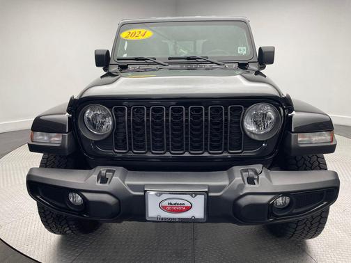 2024 Jeep Gladiator Nighthawk