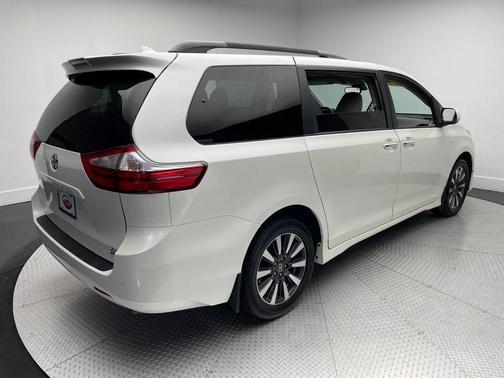 2018 Toyota Sienna XLE