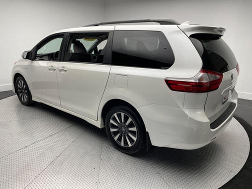 2018 Toyota Sienna XLE