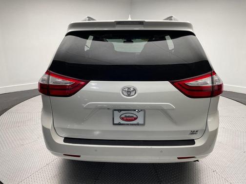 2018 Toyota Sienna XLE