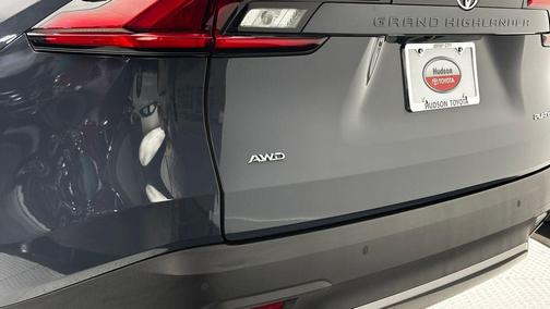 Storm Cloud 2025 Toyota Grand Highlander Platinum