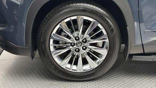 Storm Cloud 2025 Toyota Grand Highlander Platinum