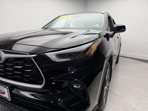 Midnight Black Metallic 2023 Toyota Highlander XLE