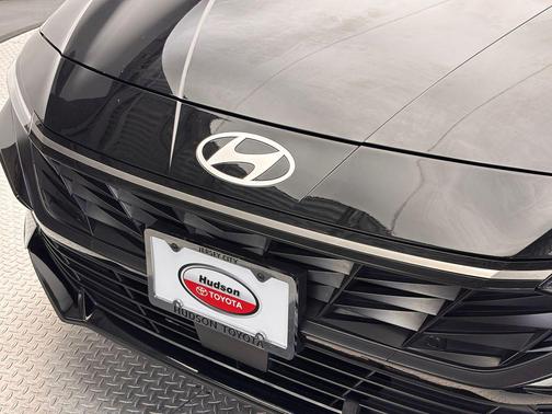 Abyss Black 2024 Hyundai ELANTRA SEL