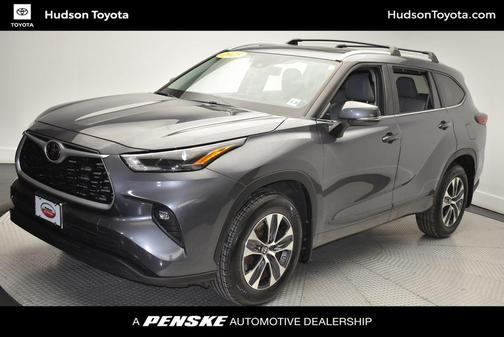 Magnetic Gray Metallic 2023 Toyota Highlander XLE