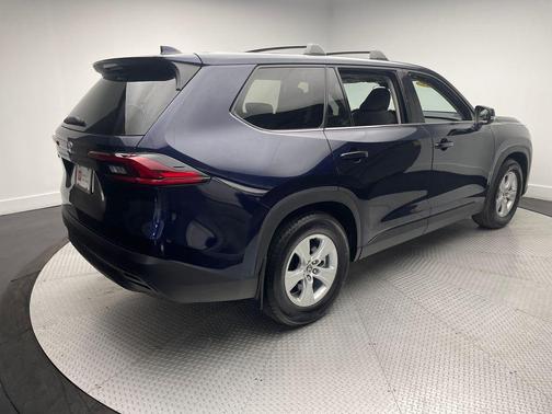 2025 Toyota Highlander LE