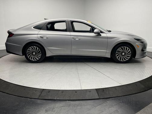 2023 Hyundai SONATA Hybrid SE