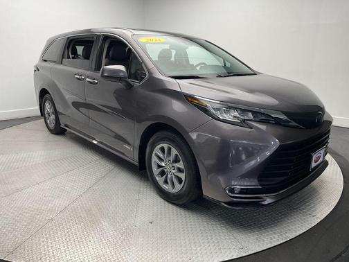 2021 Toyota Sienna XLE 7 Passenger
