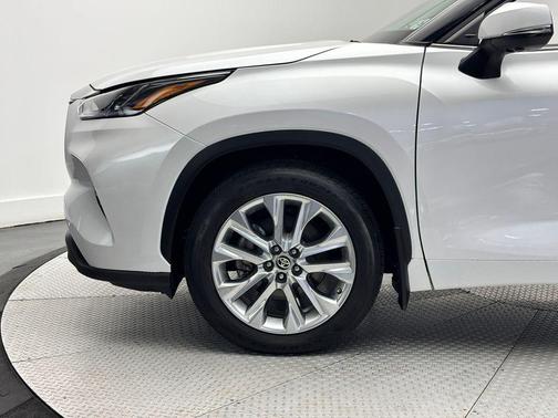 Wind Chill Pearl 2024 Toyota Highlander Limited