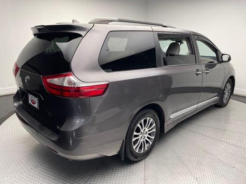 2019 Toyota Sienna XLE