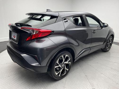 2022 Toyota C-HR XLE