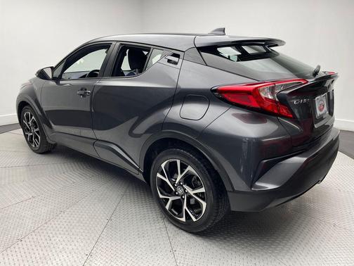2022 Toyota C-HR XLE