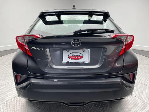 2022 Toyota C-HR XLE