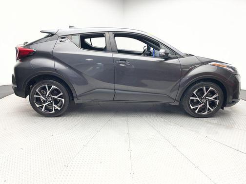2022 Toyota C-HR XLE