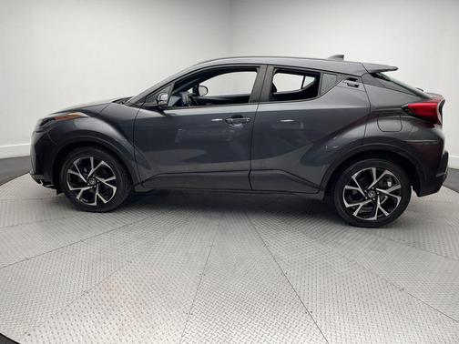 2022 Toyota C-HR XLE