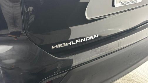Midnight Black Metallic 2021 Toyota Highlander XLE