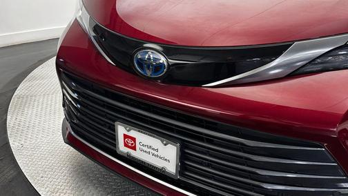 Ruby Flare Pearl 2025 Toyota Sienna Limited