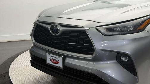 Celestial Silver Metallic 2020 Toyota Highlander LE