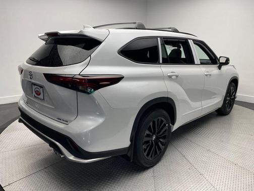 2025 Toyota Highlander XSE