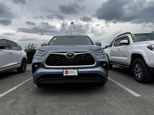 Moon Dust 2021 Toyota Highlander XLE