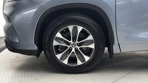 Moon Dust 2021 Toyota Highlander XLE