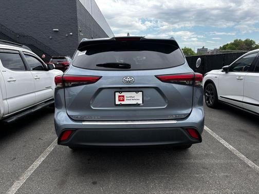 Moon Dust 2021 Toyota Highlander XLE
