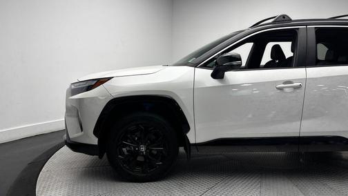 Blizzard Pearl/Midnight Black Metallic 2022 Toyota RAV4 Hybrid SE