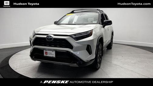 Blizzard Pearl/Midnight Black Metallic 2022 Toyota RAV4 Hybrid SE