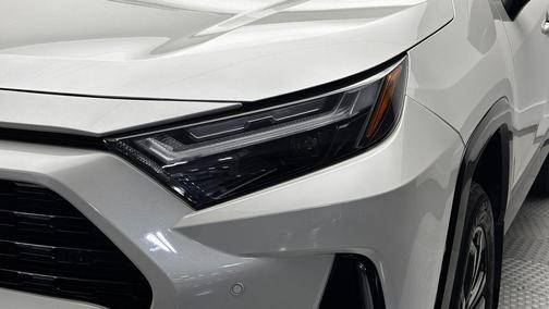 Blizzard Pearl/Midnight Black Metallic 2022 Toyota RAV4 Hybrid SE