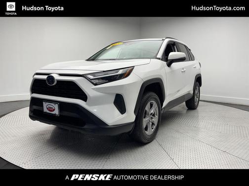 White 2022 Toyota RAV4 Hybrid XLE