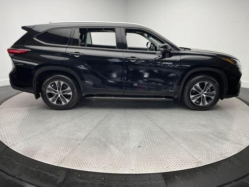 2020 Toyota Highlander Hybrid XLE