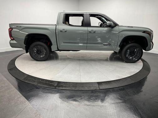 2025 Toyota Tundra Hybrid Platinum