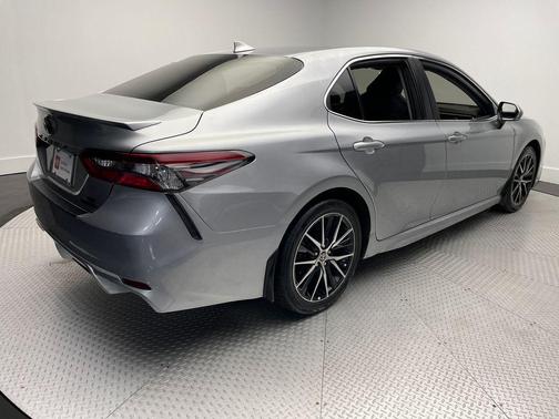 2023 Toyota Camry Hybrid SE
