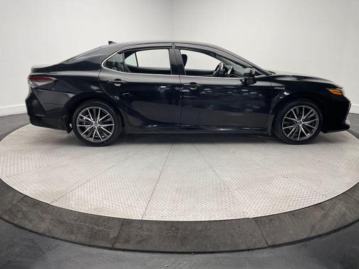 2021 Toyota Camry Hybrid XLE