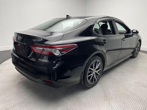 2021 Toyota Camry Hybrid XLE