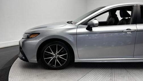 Celestial Silver Metallic 2022 Toyota Camry SE