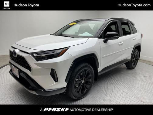 Wind Chill Pearl/Midnight Black Metallic 2023 Toyota RAV4 Hybrid SE