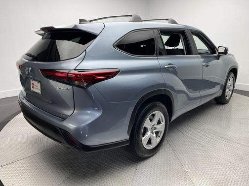 2023 Toyota Highlander Hybrid LE