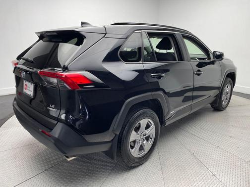 2022 Toyota RAV4 Hybrid LE
