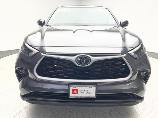 2025 Toyota Highlander XLE