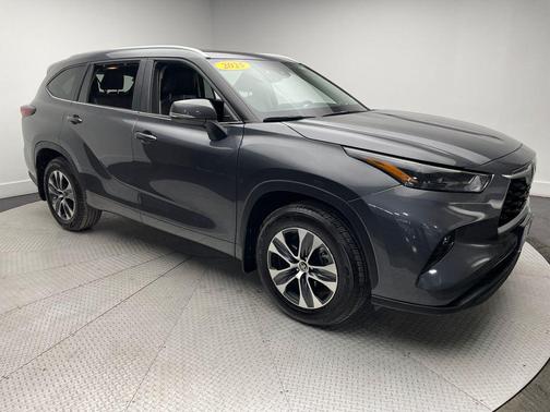 2025 Toyota Highlander XLE