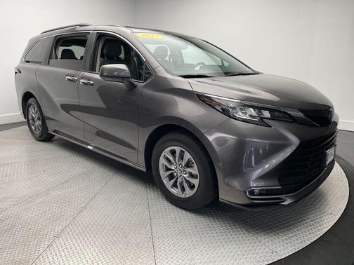 2023 Toyota Sienna XLE