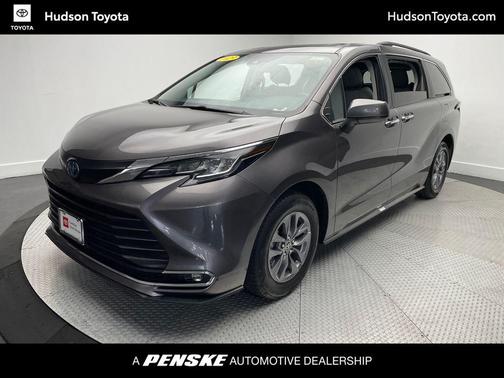 2023 Toyota Sienna XLE