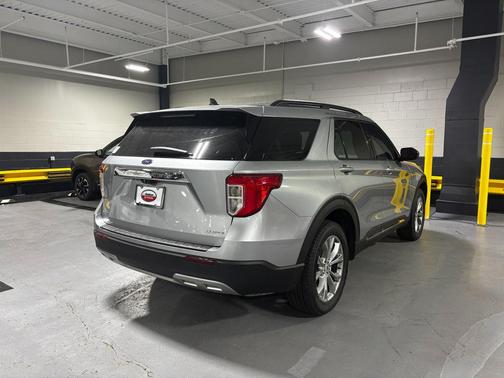 ICONIC SILVER METALLIC 2022 Ford Explorer XLT