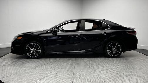 Midnight Black Metallic 2020 Toyota Camry SE