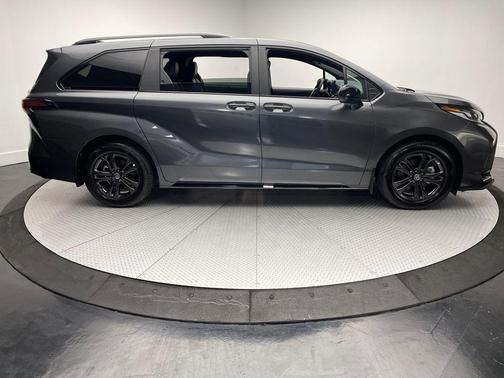 2025 Toyota Sienna XSE 7 Passenger